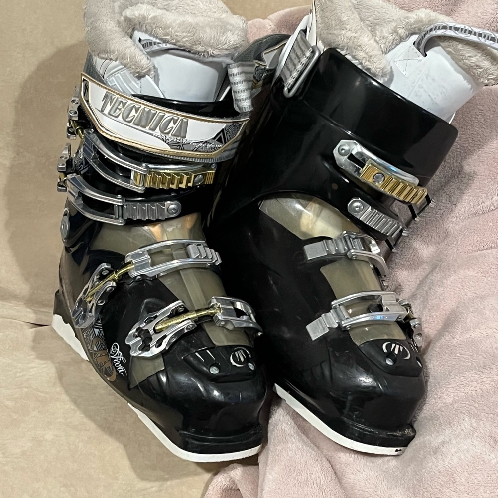 Technica ski boots in excellent condition